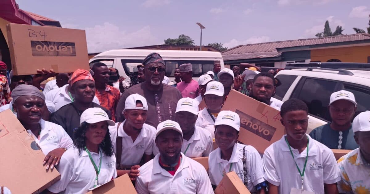 FG, Oyo lawmaker empower 210 youths with digital skills, laptops