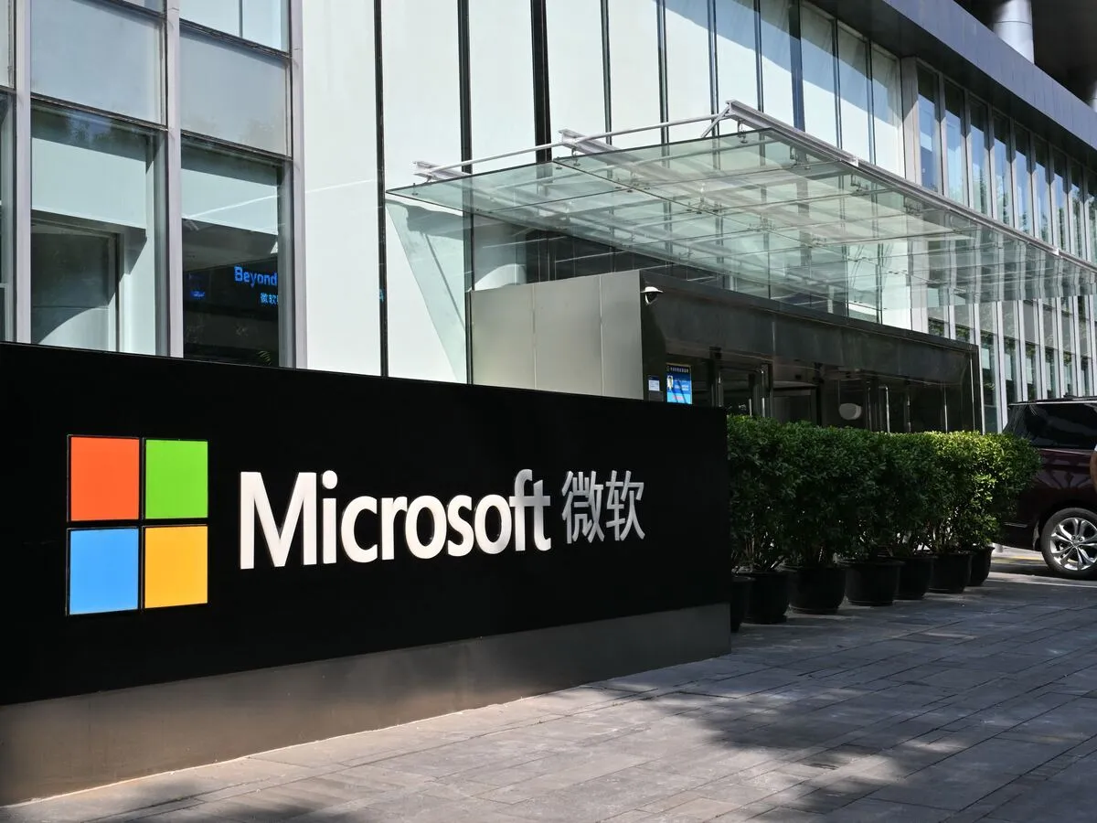 U.S. bars Microsoft, Adobe and others from visa program